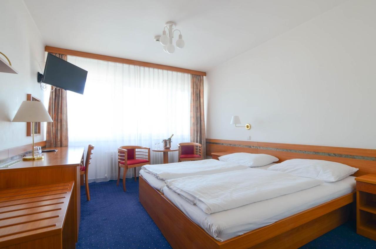 Hotel Ilf Prague Exterior photo