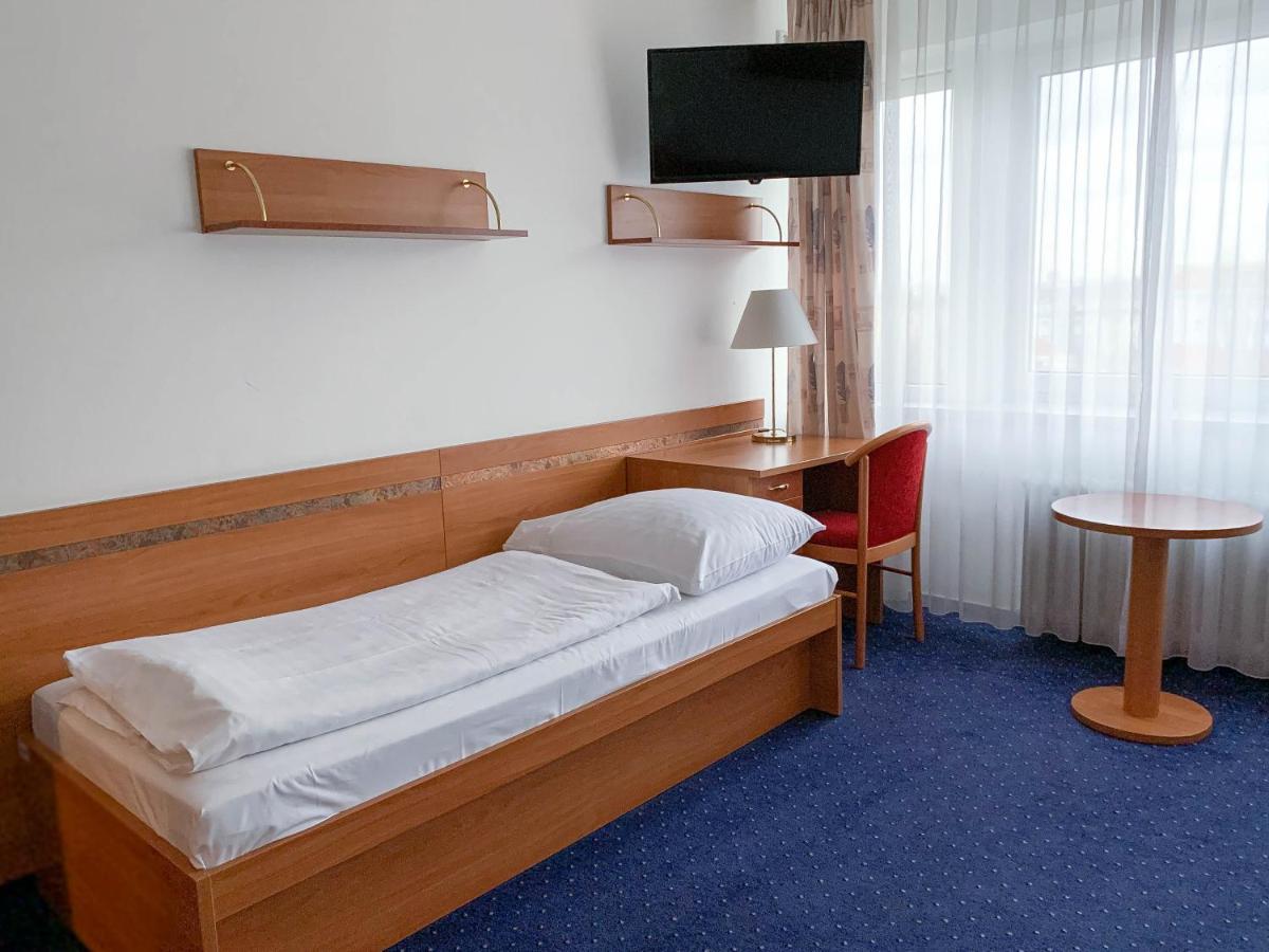 Hotel Ilf Prague Exterior photo
