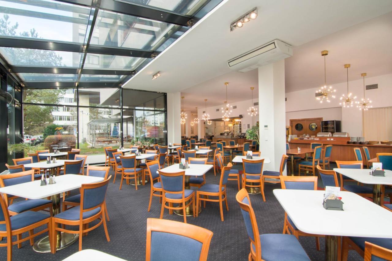 Hotel Ilf Prague Exterior photo