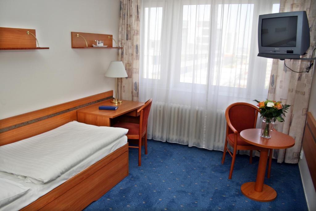 Hotel Ilf Prague Exterior photo