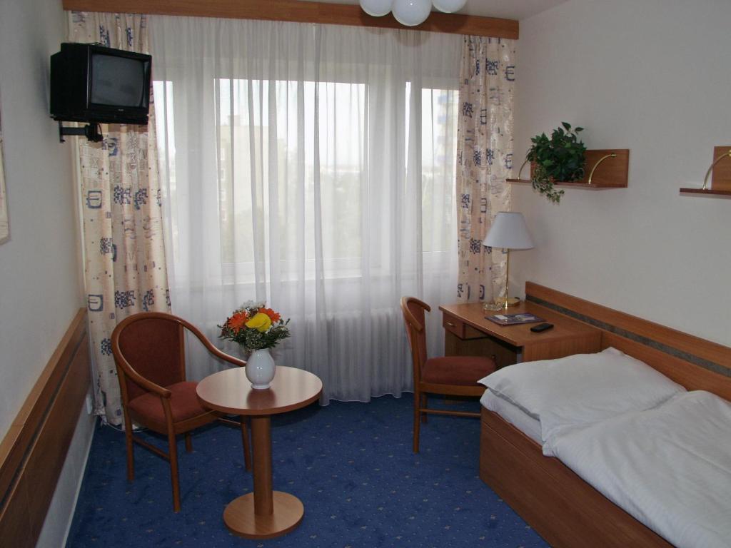 Hotel Ilf Prague Exterior photo