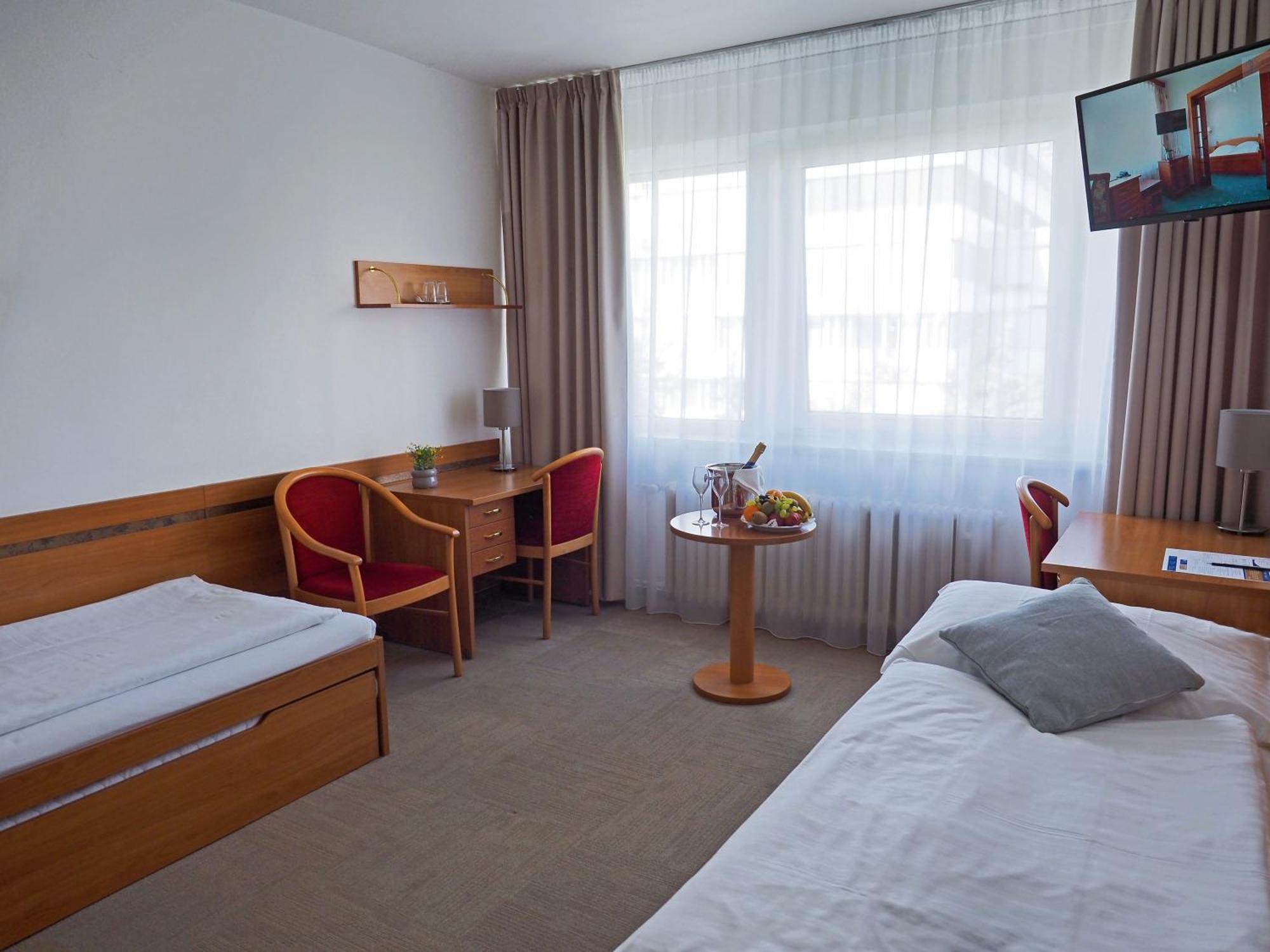 Hotel Ilf Prague Exterior photo