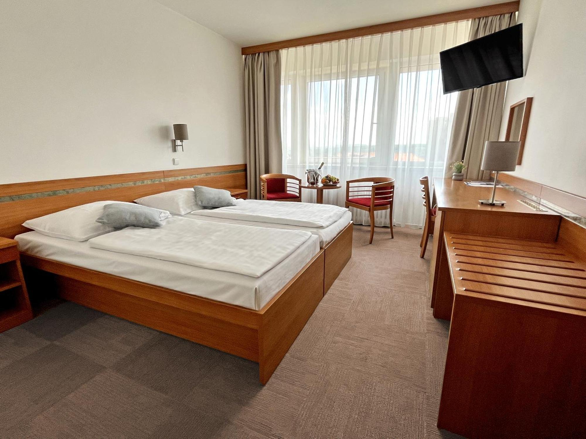 Hotel Ilf Prague Exterior photo